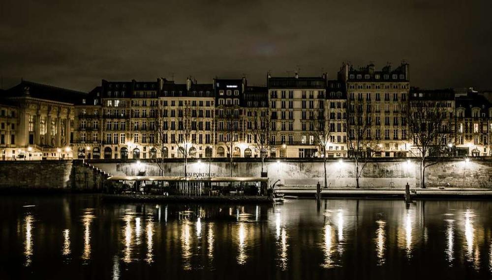 Picturesque Paris: Architectural Long Exposures Photos by Kamal Bennani
