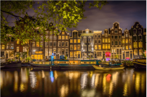Making Urban Lights Ap-pier: Törnebohm Blends City with Nature in Photography