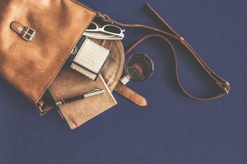Keep you Handbag Clutter-free, Girl