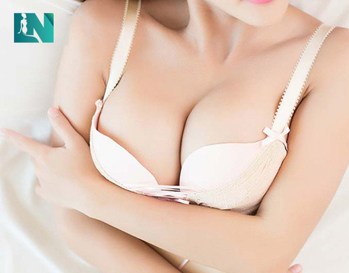 Nâng ngực có ảnh hưởng đến việc cho con bú không ?